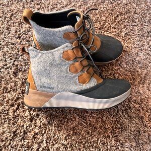 Sorel Women's Gray and Tan Winter Boots